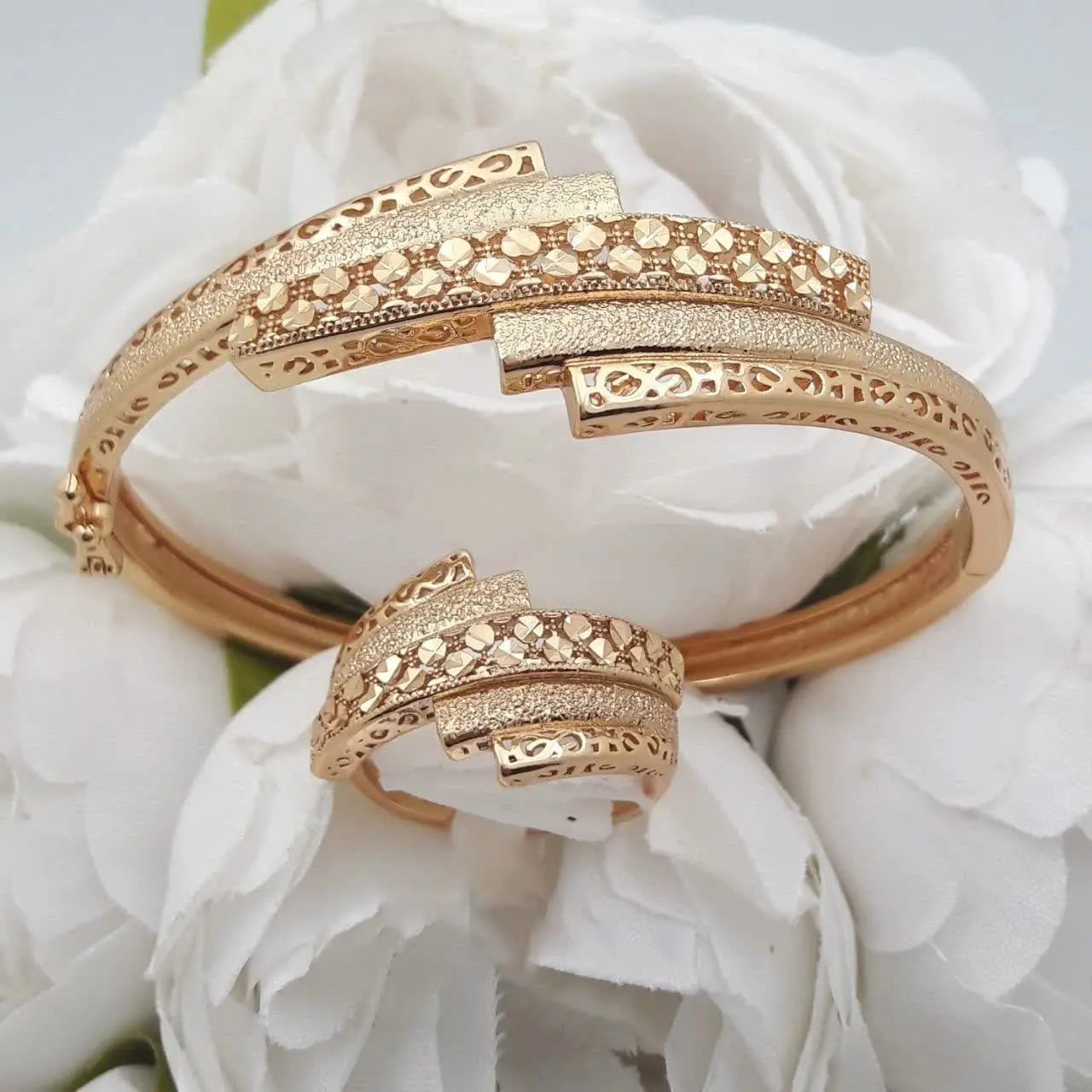 #ست پرفروش دستبند و انگشتر
