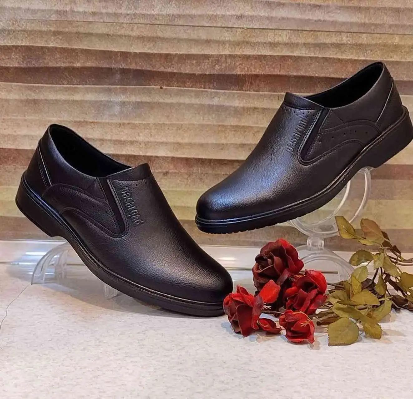 پاسارگاد چرم مدل هومن 😍❤️ کار تبریزززز😍❤️کلاسیک 😍❤️😘شیک بسیااااار زیبا وخوش پا😍❤️😘
