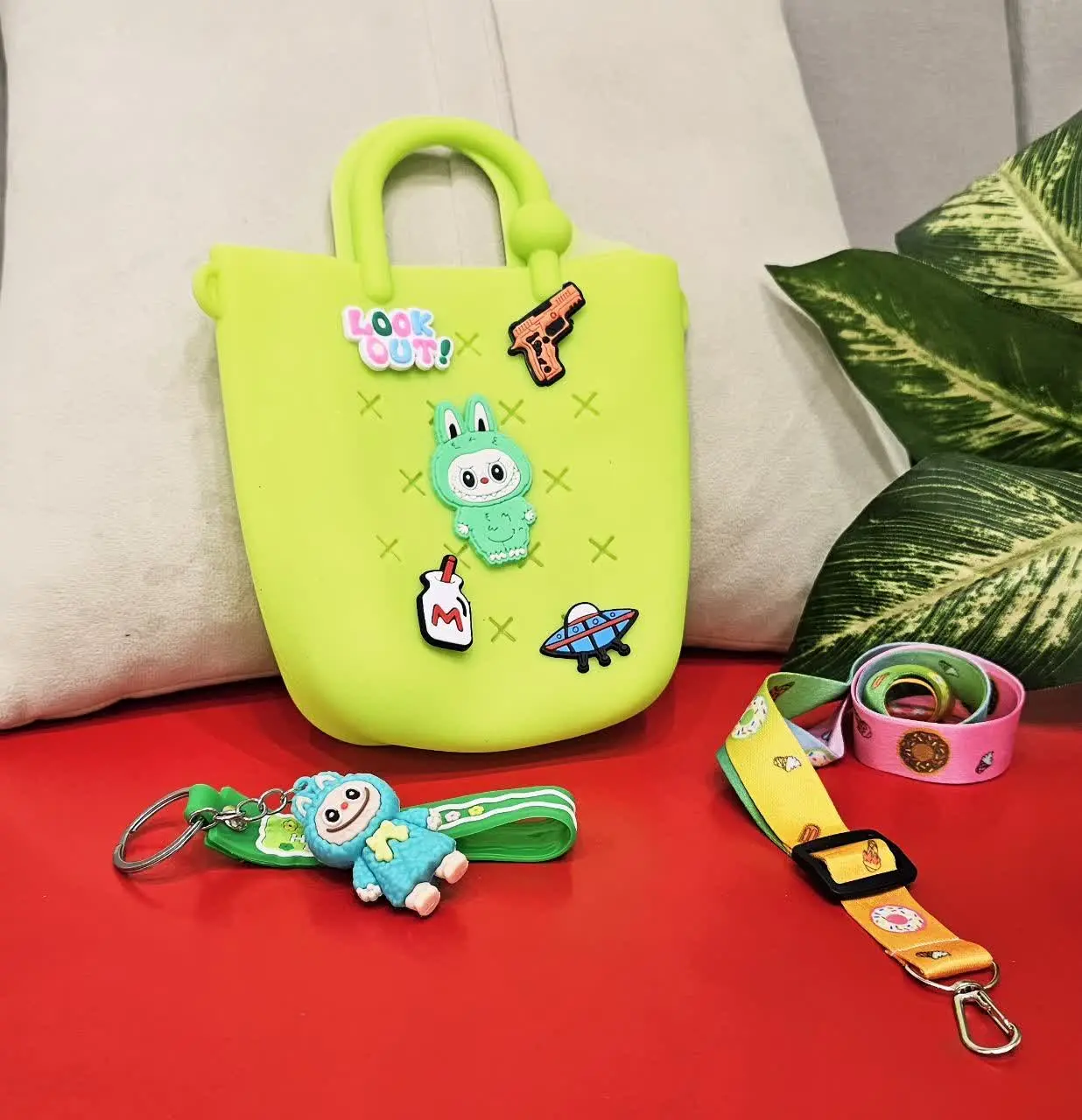 کیف سیلیکونی طرح لبوبو