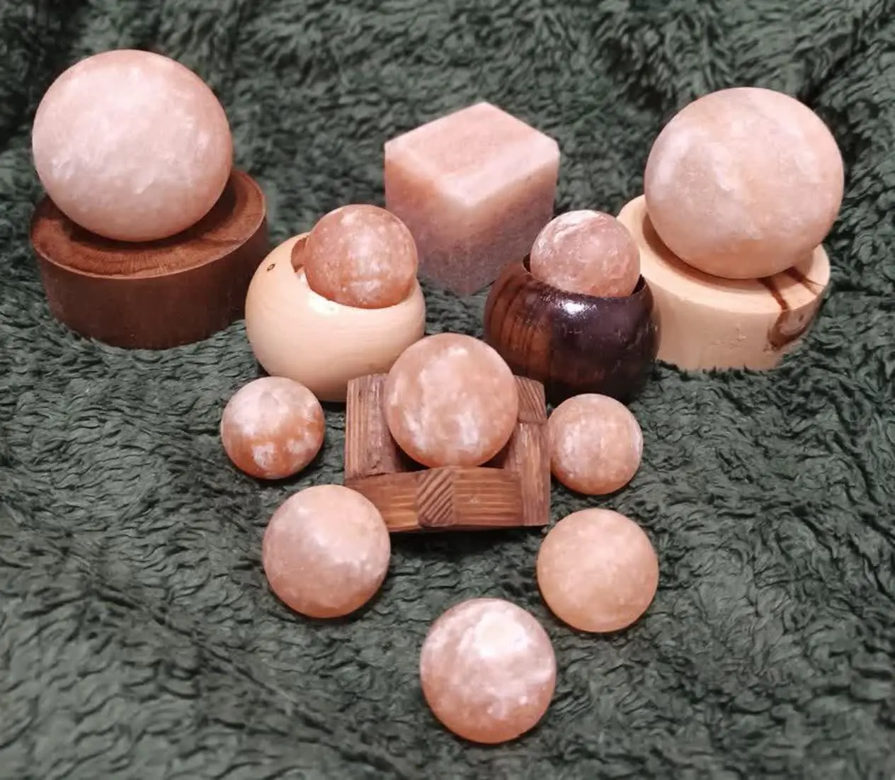 🌱 فواید ماساژ با گوی نمک: 
