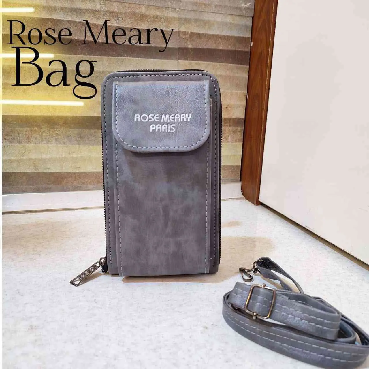 دو زیپ وسط یه جاموبایلی جلو...