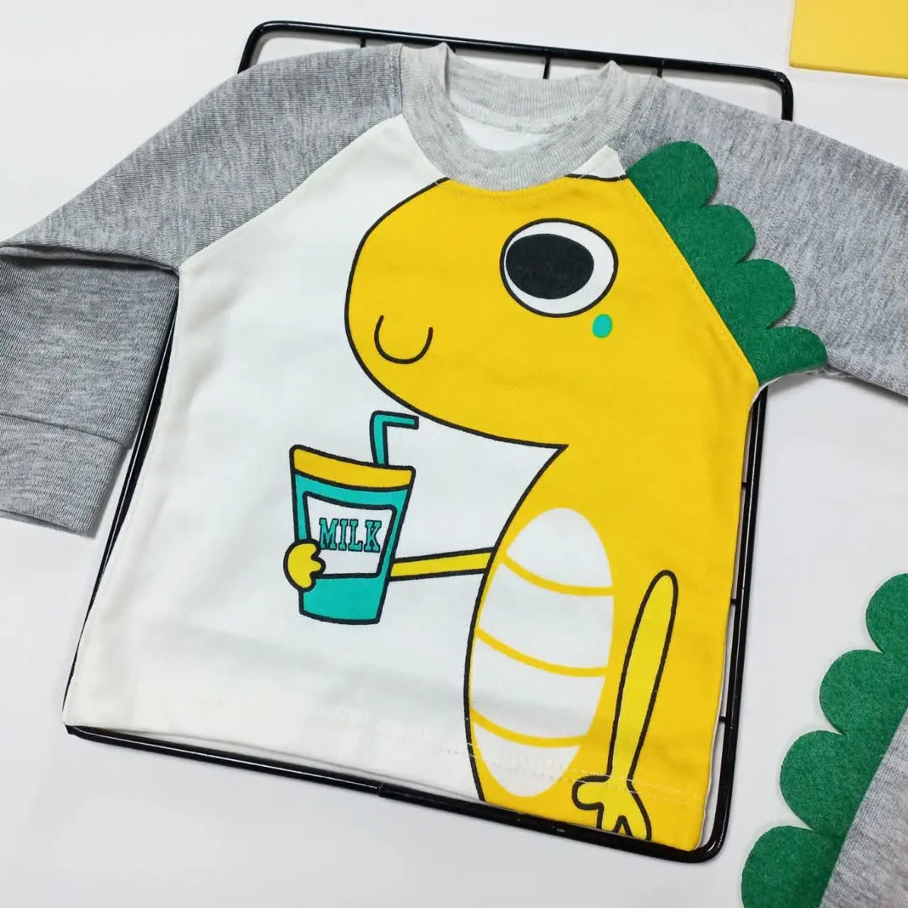 بلوز شلوار دایناسور شیرخوار
