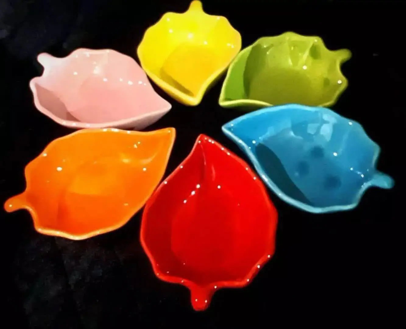 پیاله برگی رنگی
