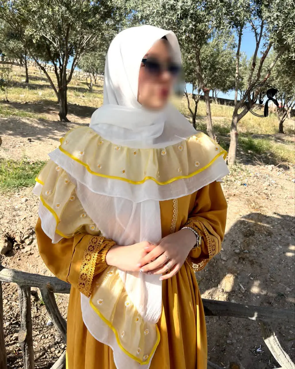 سفید مدل دو چین تور بابونه وسط😍👌
