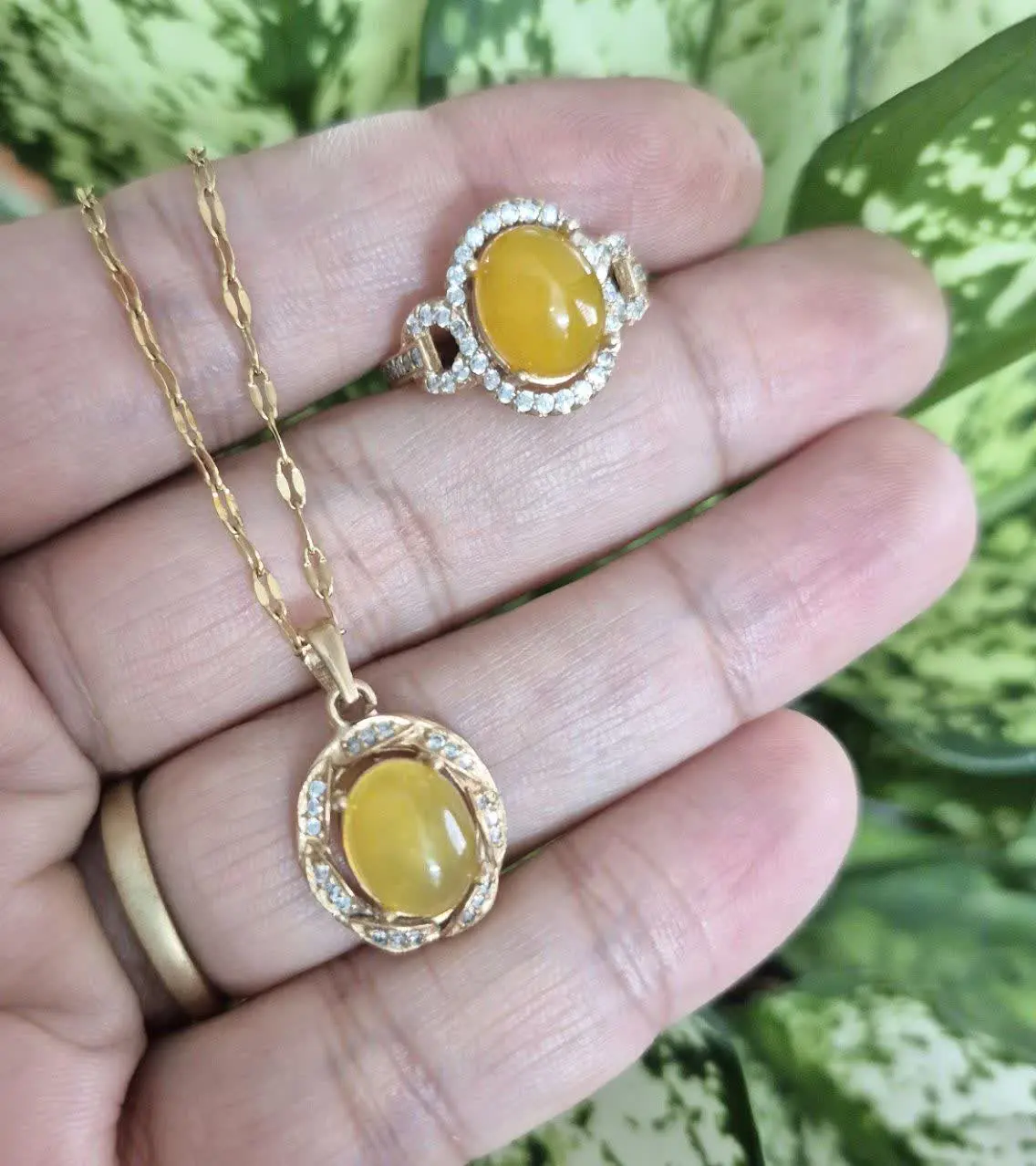 تنها موجودی نیم ست با حکاکی...