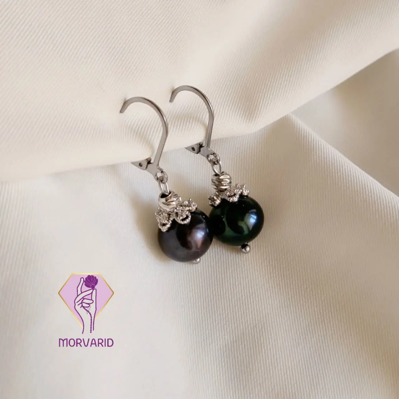 گوشواره مروارید سیاه