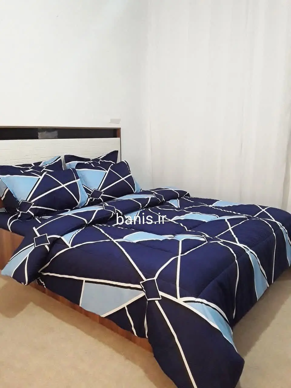 فقط یک ست ملحفه موجوده 
