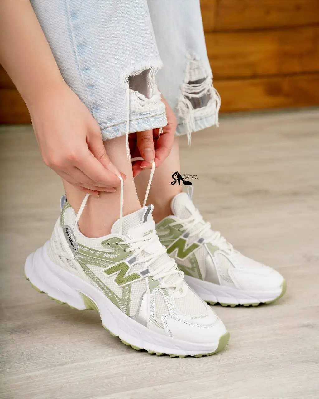 🌈 رنگبندی: کرم, سفید سبز