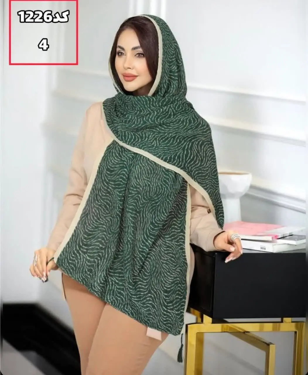 شال نخی پلیسه منگوله دار 
