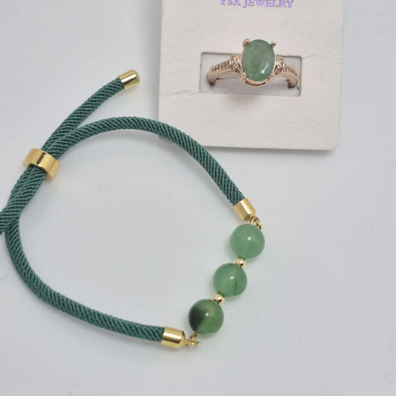 میتونید با این دستبند ست کن...