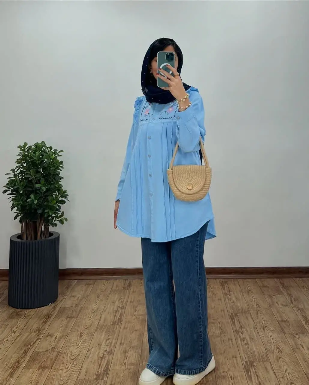 رنگ زرشکی. کرم. آبی