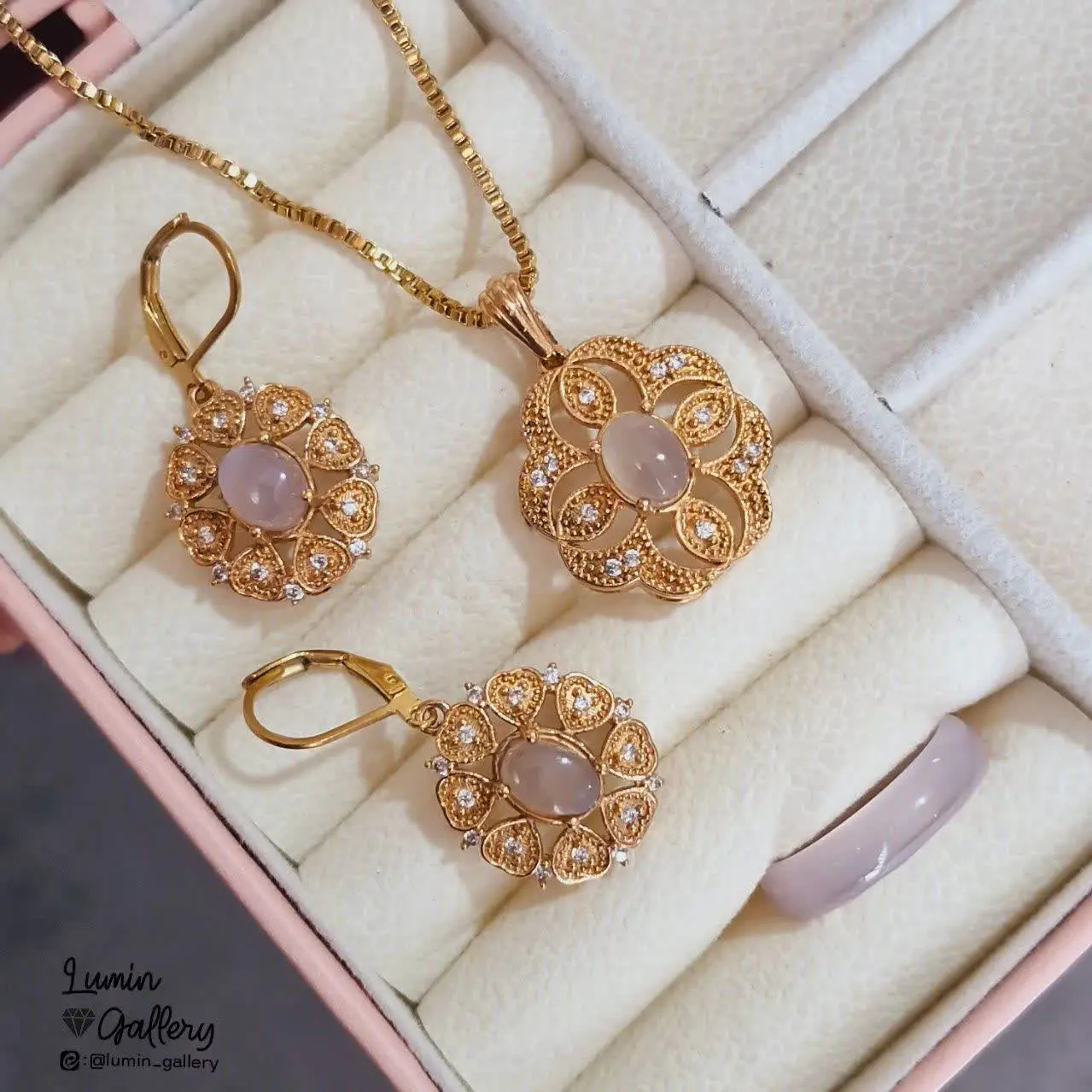 بعد مدتها عقیق سوسنی شارژ شد👏
