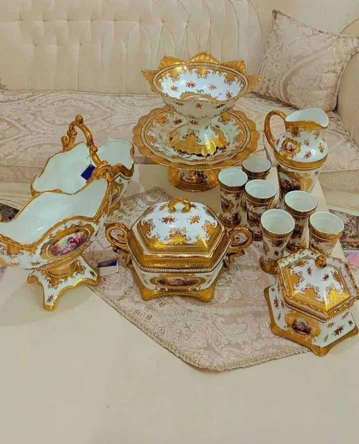 ست نگین دار خیلی زیبا. 
