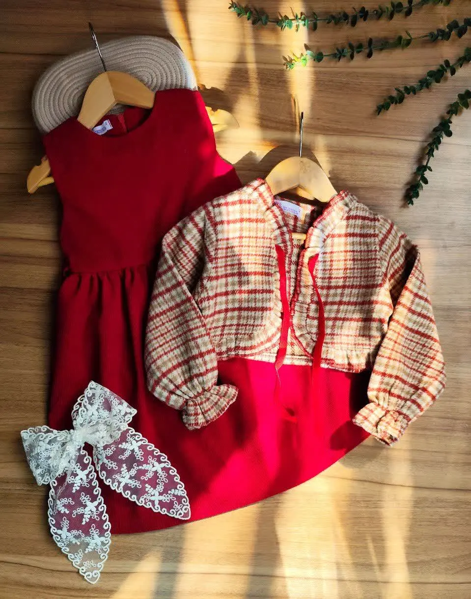 ✅ زیپ مخفی و کمربند دارد.