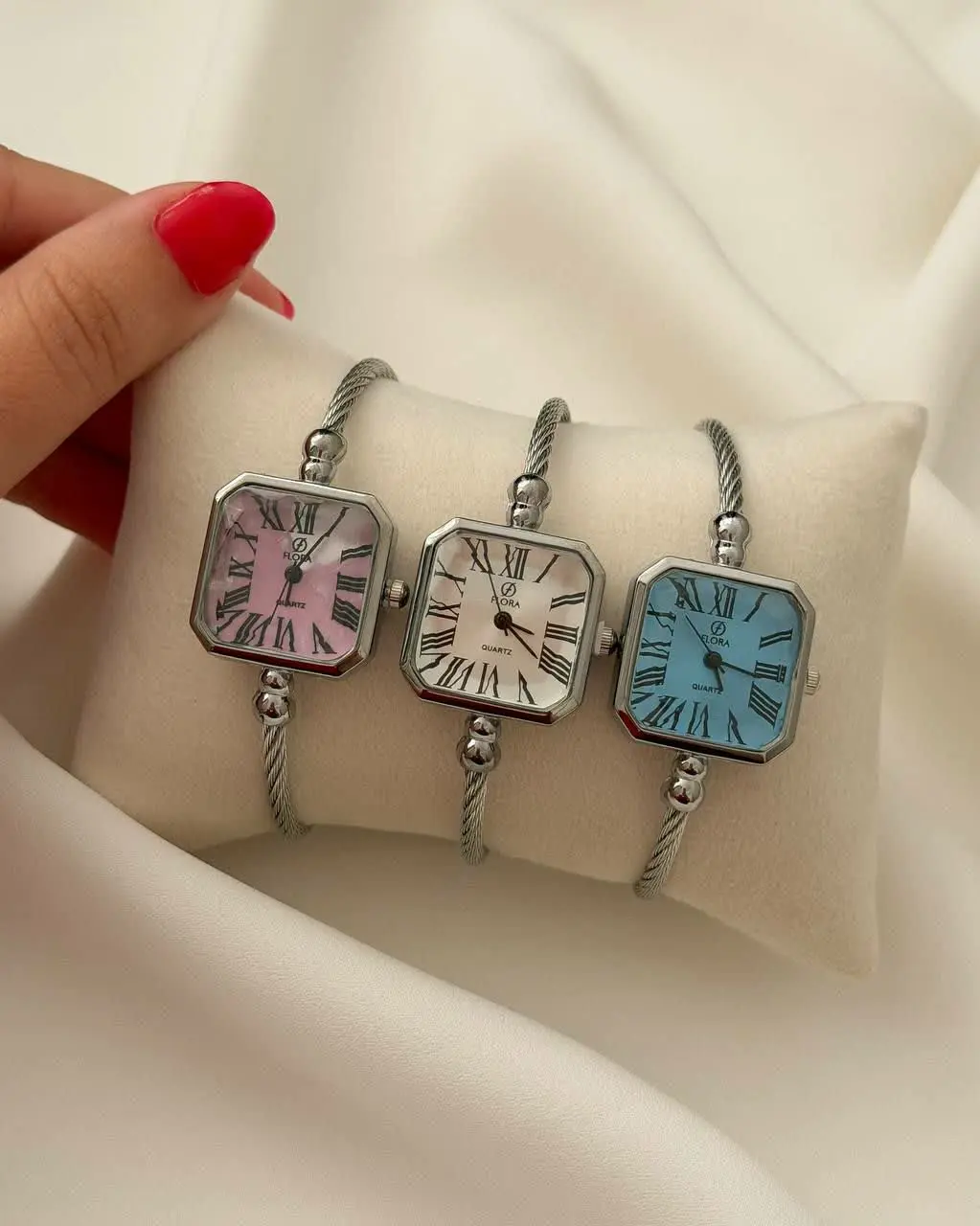 رنگ: آبی، صورتی، سفید