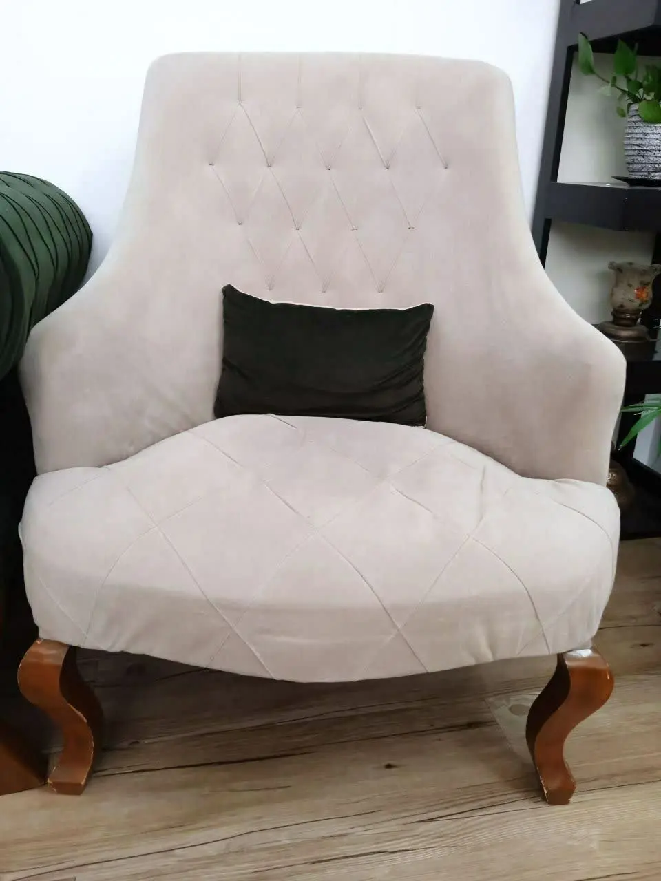 مبل هفت نفره کارکرده، بدون فرورفتگی
