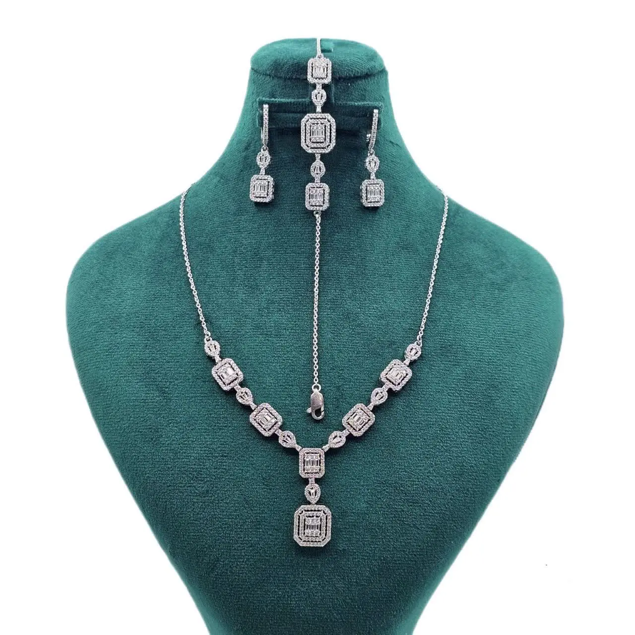 سرویس جواهریزنانه طرح امرالد