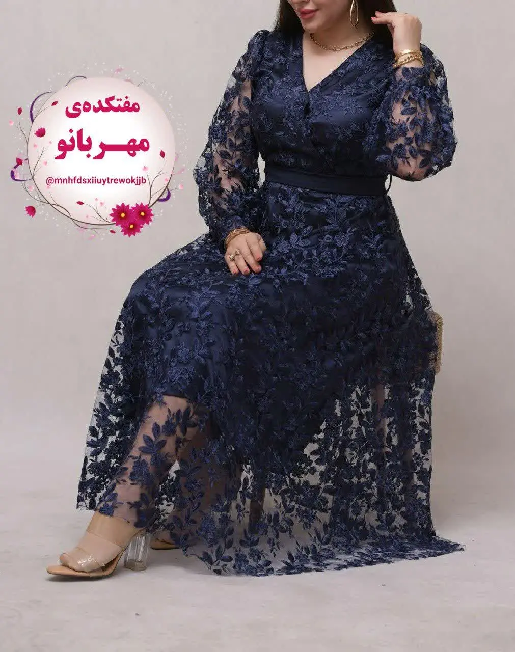 کار جدیدمون یه پیراهن سورمه‌ای بسسسیار زیباست که 
