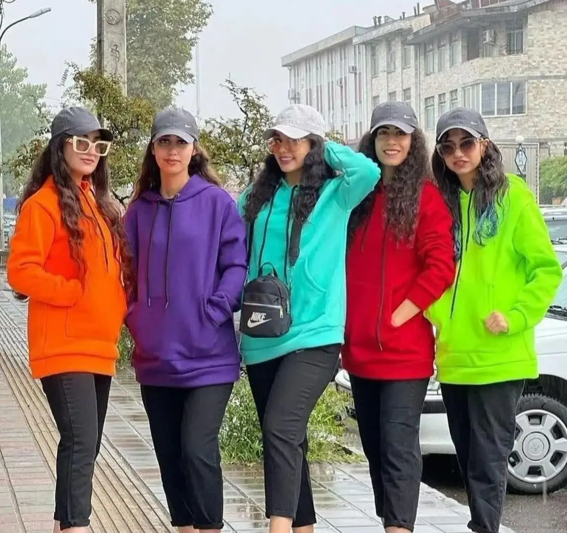 ❤️نام: هودی ساده 
