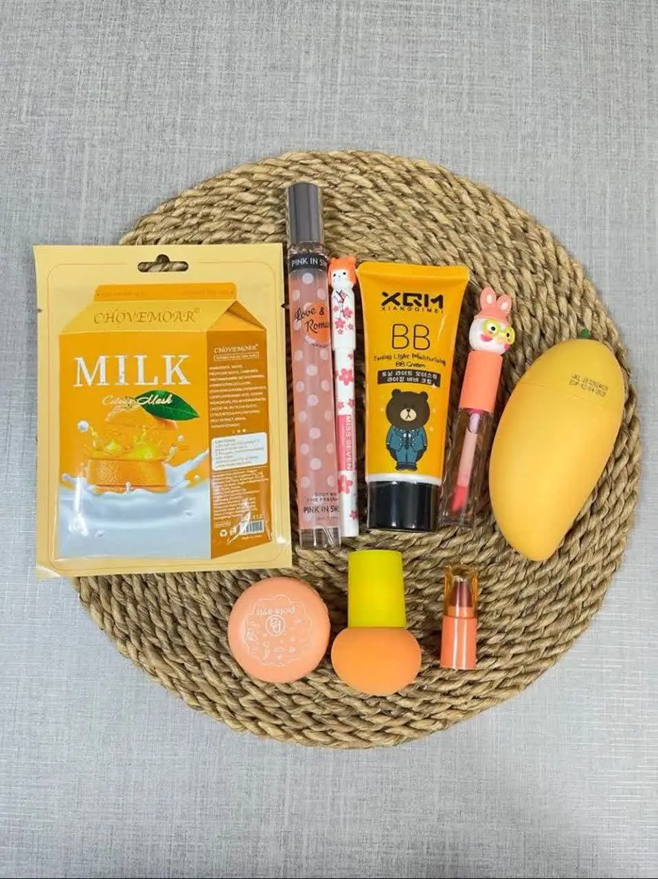 ‌ ✿ - - - - - - - - - ৎ୭ - - - - - ‌ ✿ 
