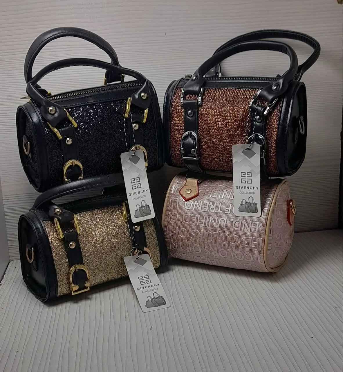 رنگ قهوه‌ای و طلایی موجوده 
