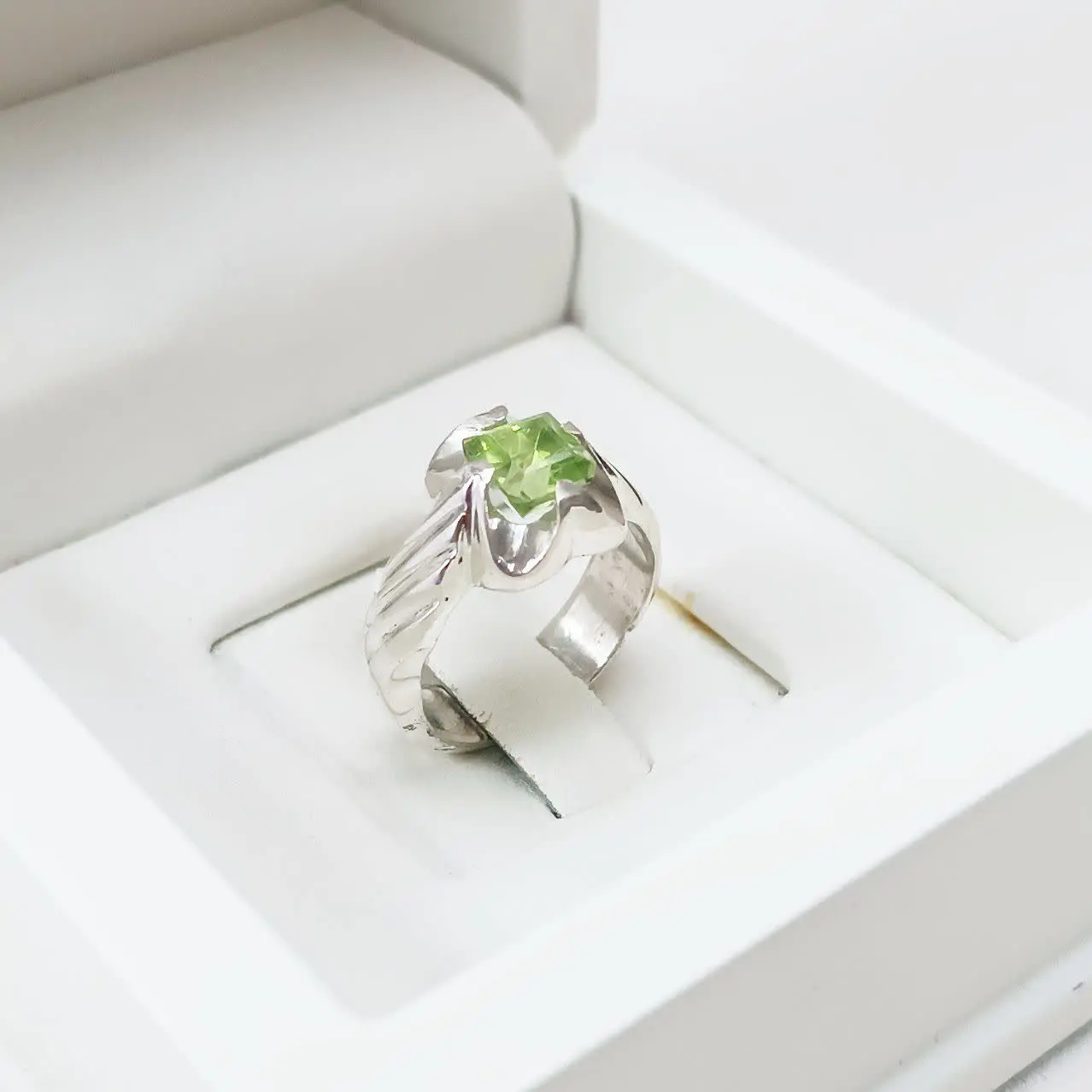 انگشتر نقره اسپورت مدل جواهری