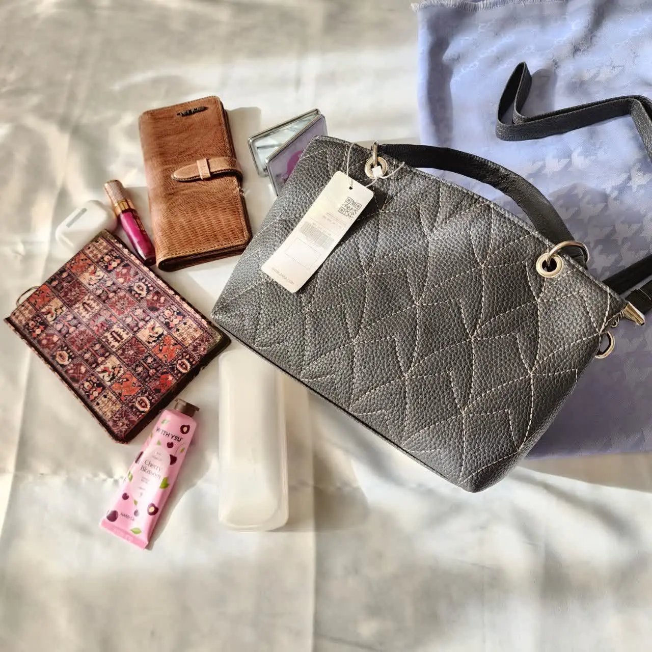 •کیف زنانه گلدوزی😎
