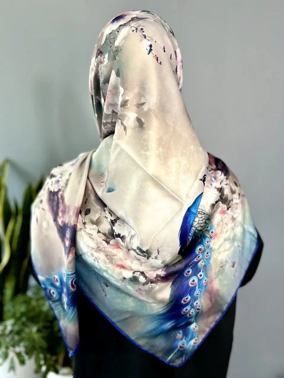 بانو روسری مجلسی میخواستی؟ 
