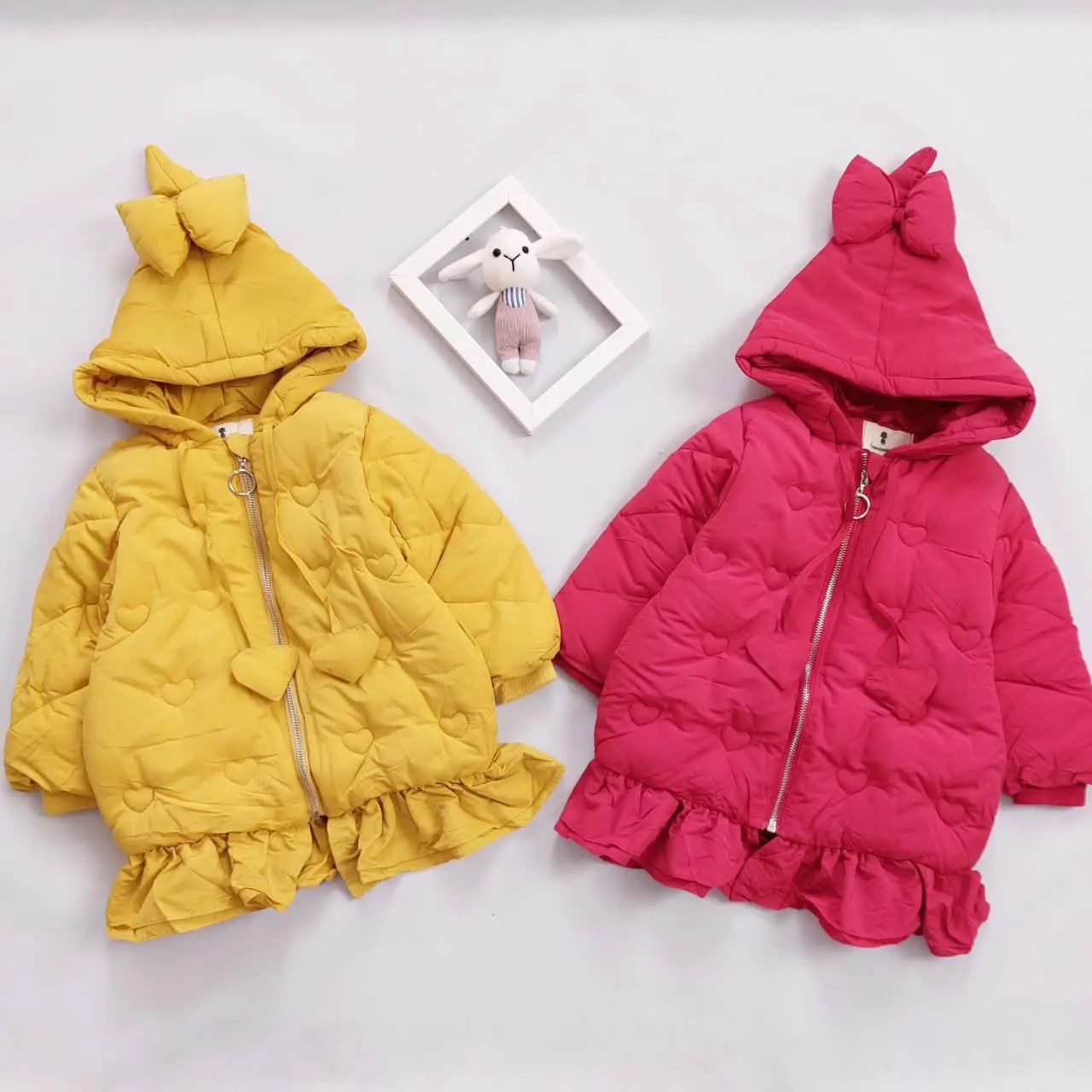 کاپشن دخترانه‌ی قلبی
