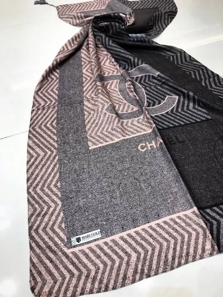 🔶 #عنوان: شال پاییزه
