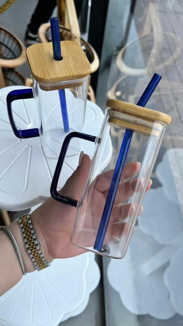 لیوان پیرکس با نی 
