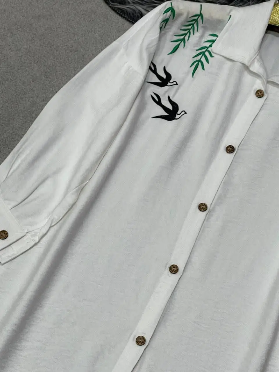 نام: شومیزمانتویی پرستو
