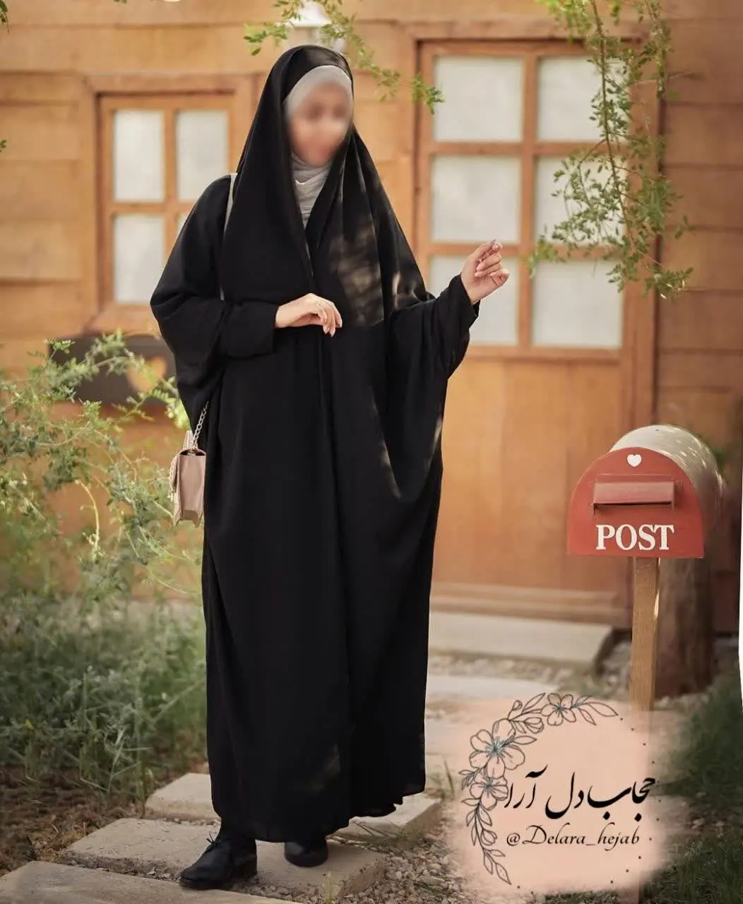 ایشونم‌همون چادردانشجویی مچ داره فقط زرقو برقو گذاشته کنار😍 👆 بدون نگین 🤭
