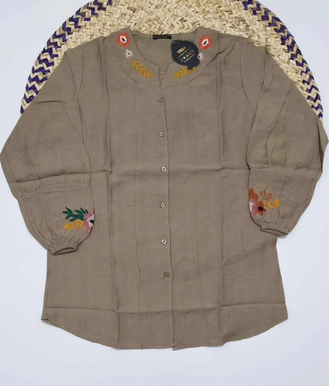 🌸یه شومیز شیک برای روزهای عید ومهمونی فقط گلدوزی رو استینارو ببین 😍
