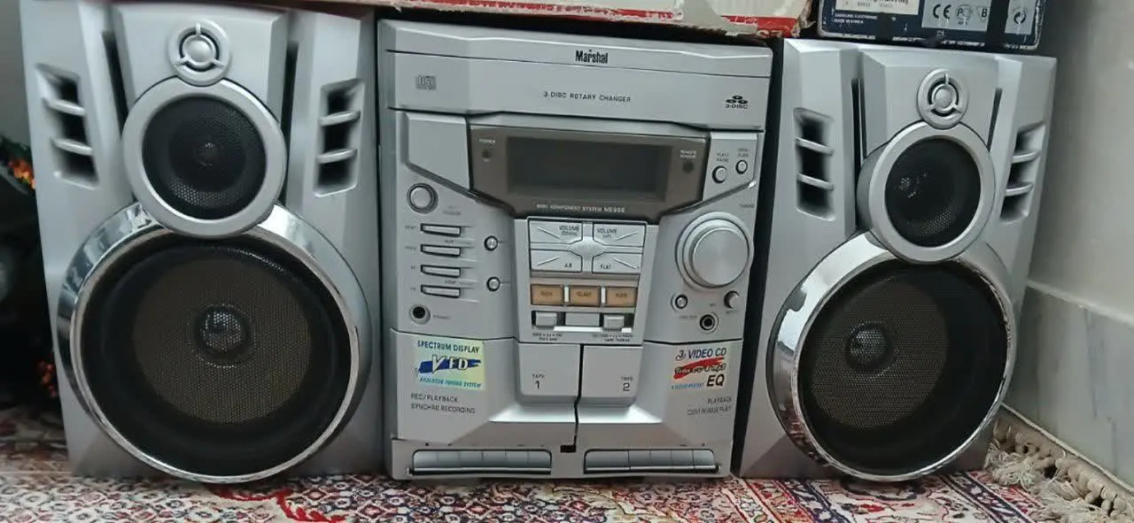 ضبط دو کاست و ۳ دیسک 
