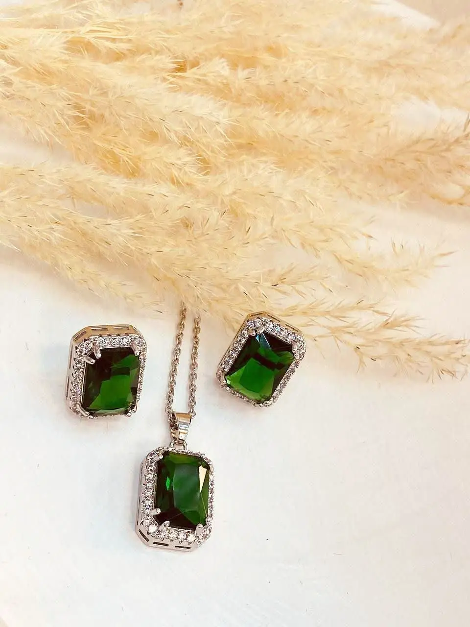 #نیمست زیبا 
