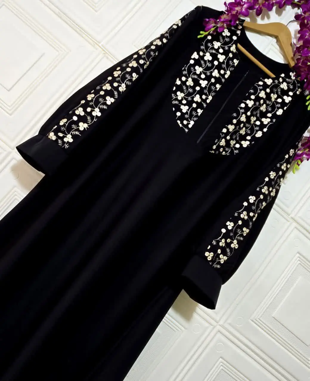 نام: عبا رازقی 
