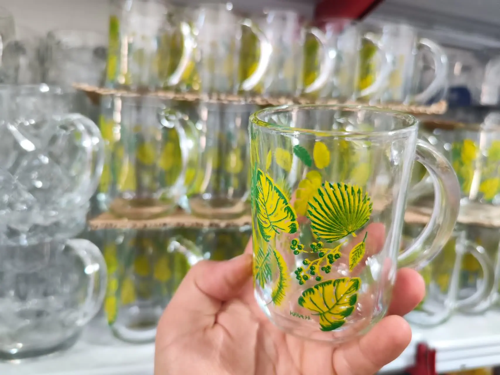 لیوان طرح دار تک
