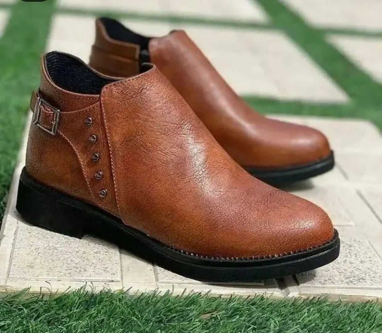 نیم ساق نگینی