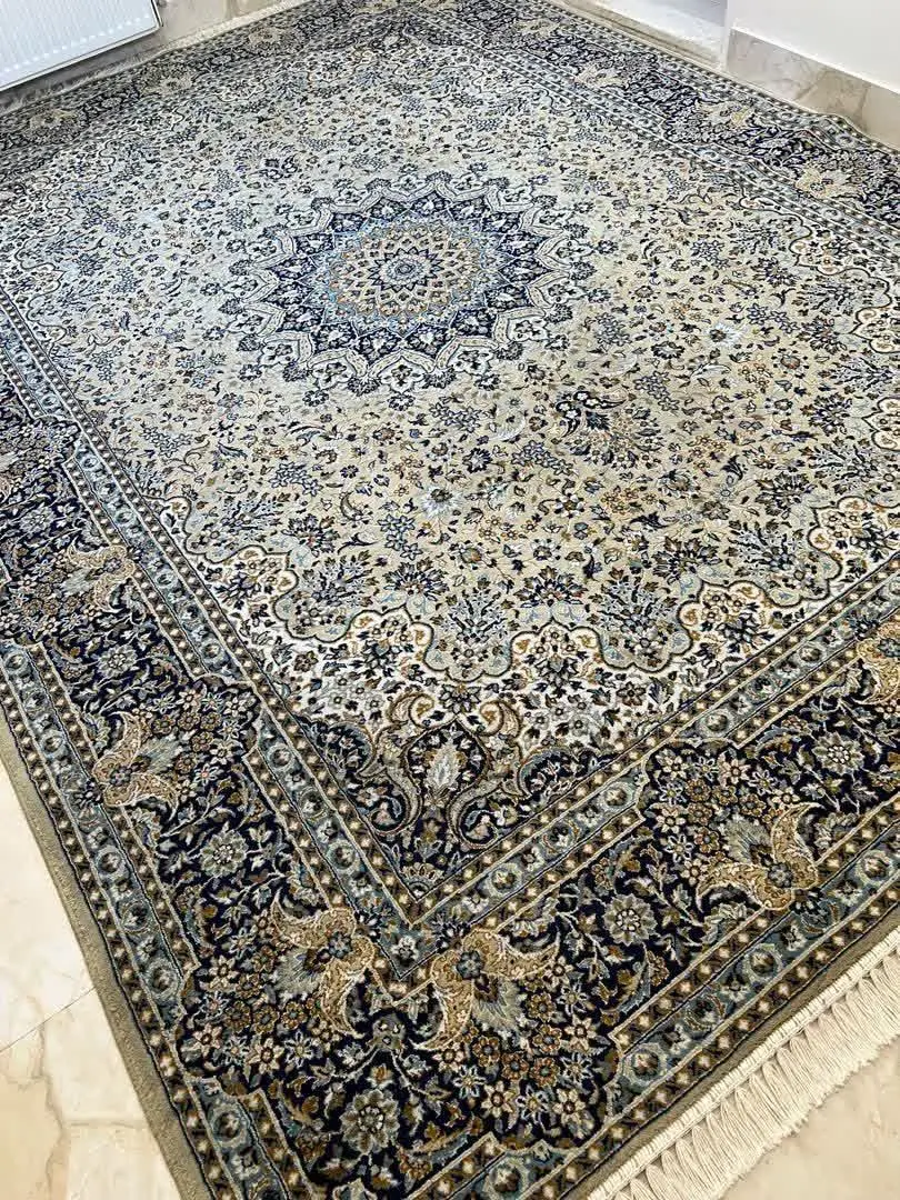 یک تخته فرش ماشینی ۹ متری،...