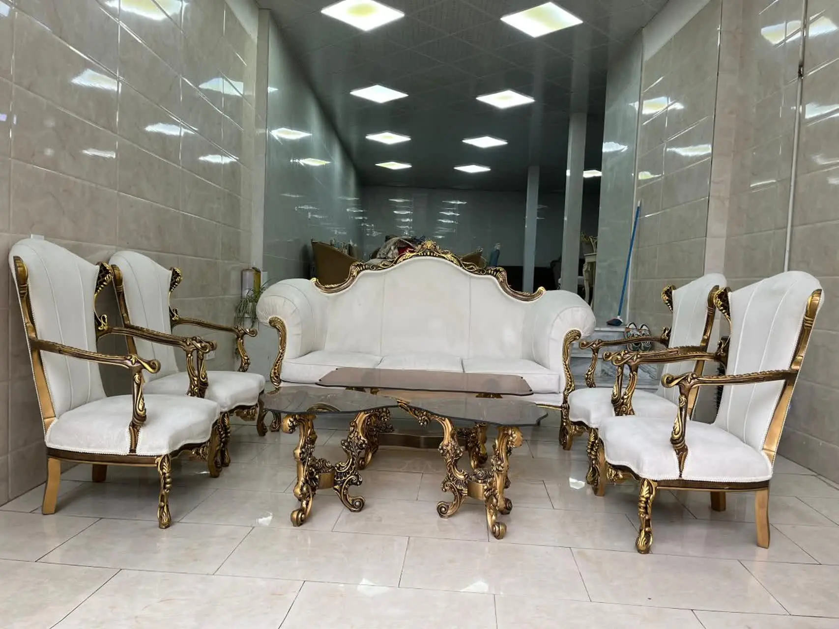 مبلمان مدل انگلیسی شامل
