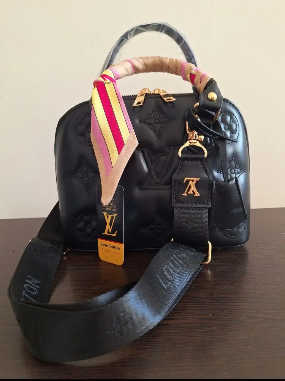 کاملا نو وسالمه نایلون هم روشه فقط دوتا یه مدل برام فرستادن
