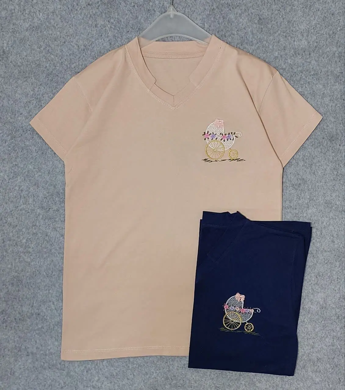 🌼تیشرت سایز کوچک نیلسا گلدوزی شده طرح کالسکه
