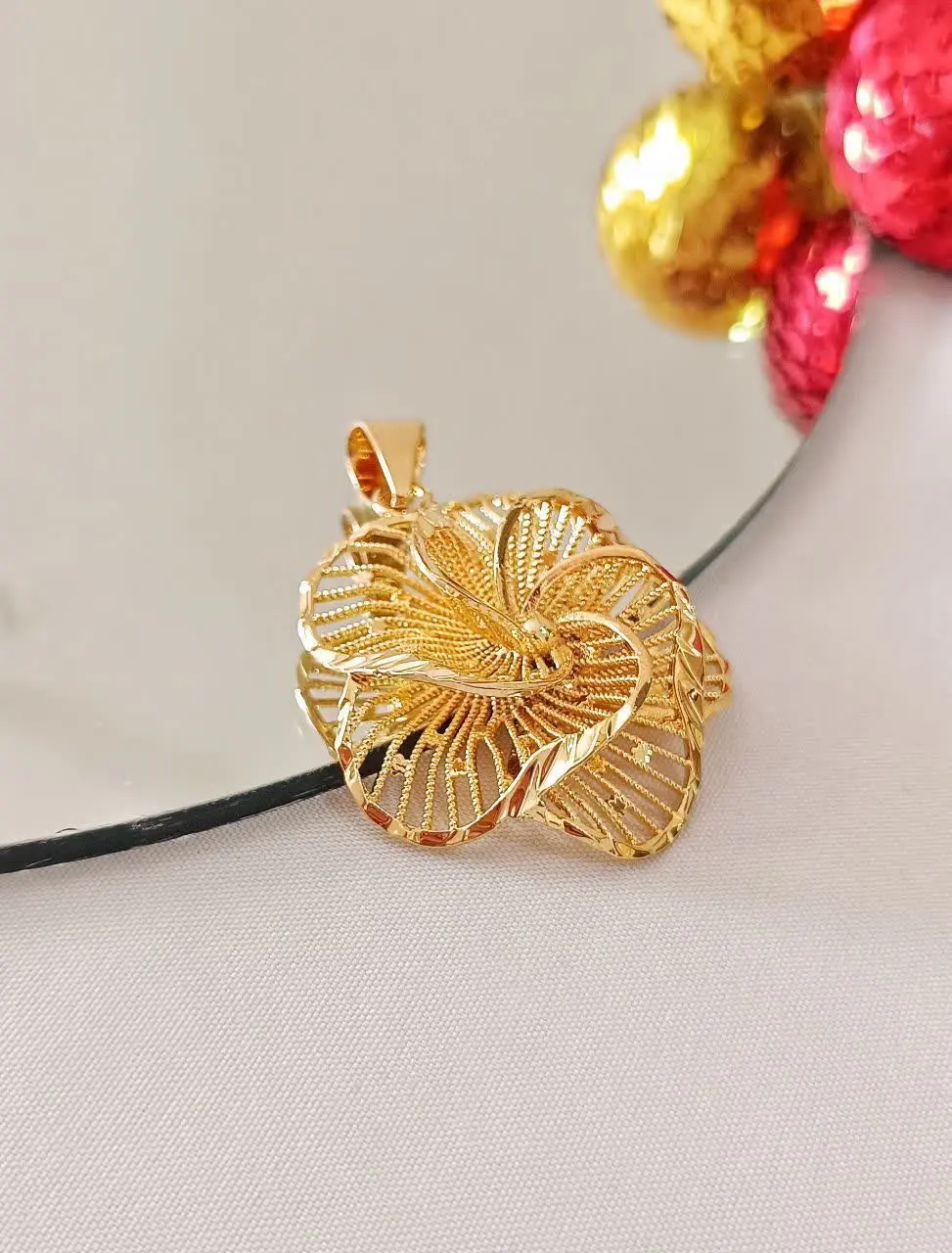 ♦️ پلاک گل طرح طلا 
