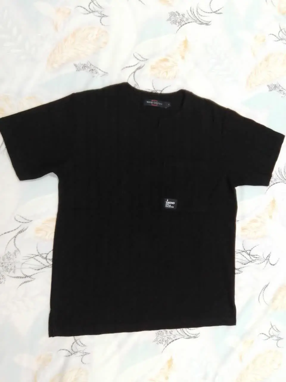 تی شرت طرح بیسکویتی یقه کوبایی
