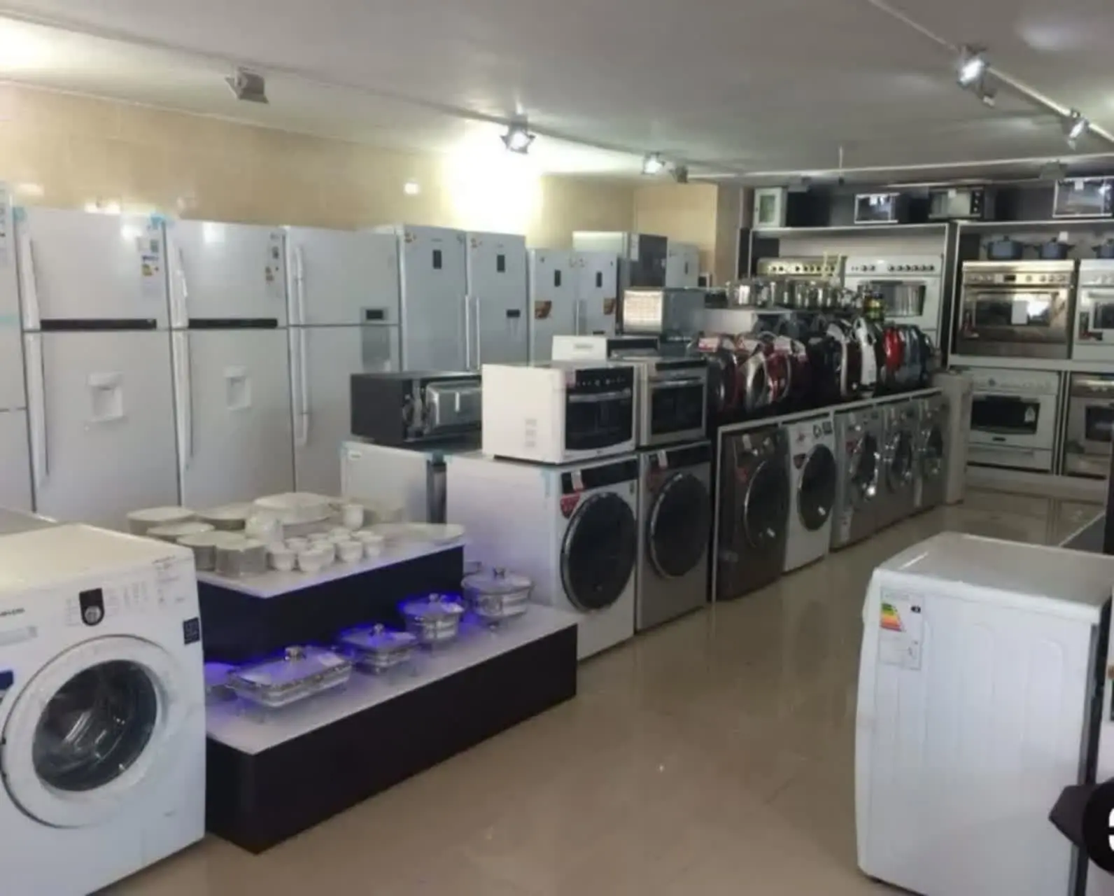 تعدادی یخچال شرکت الکترو استیل هنگام جابجایی خط و خش جزیی پیدا کرده‌اند #کارخونه_۳_میلیون به فروش میرسه
