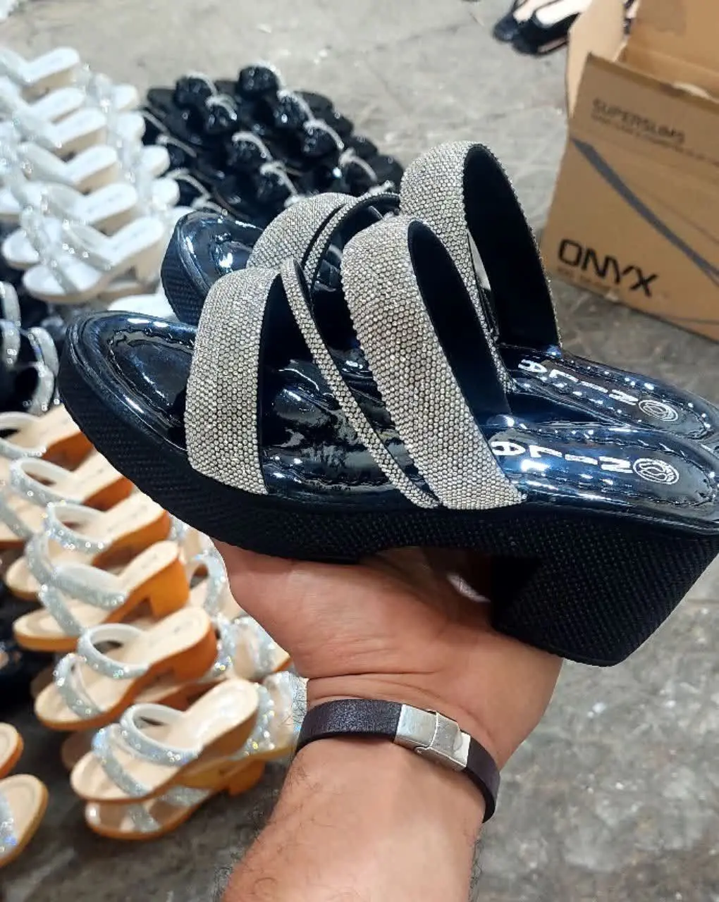 صندل مجلسی زنانه نگین دار 😍
