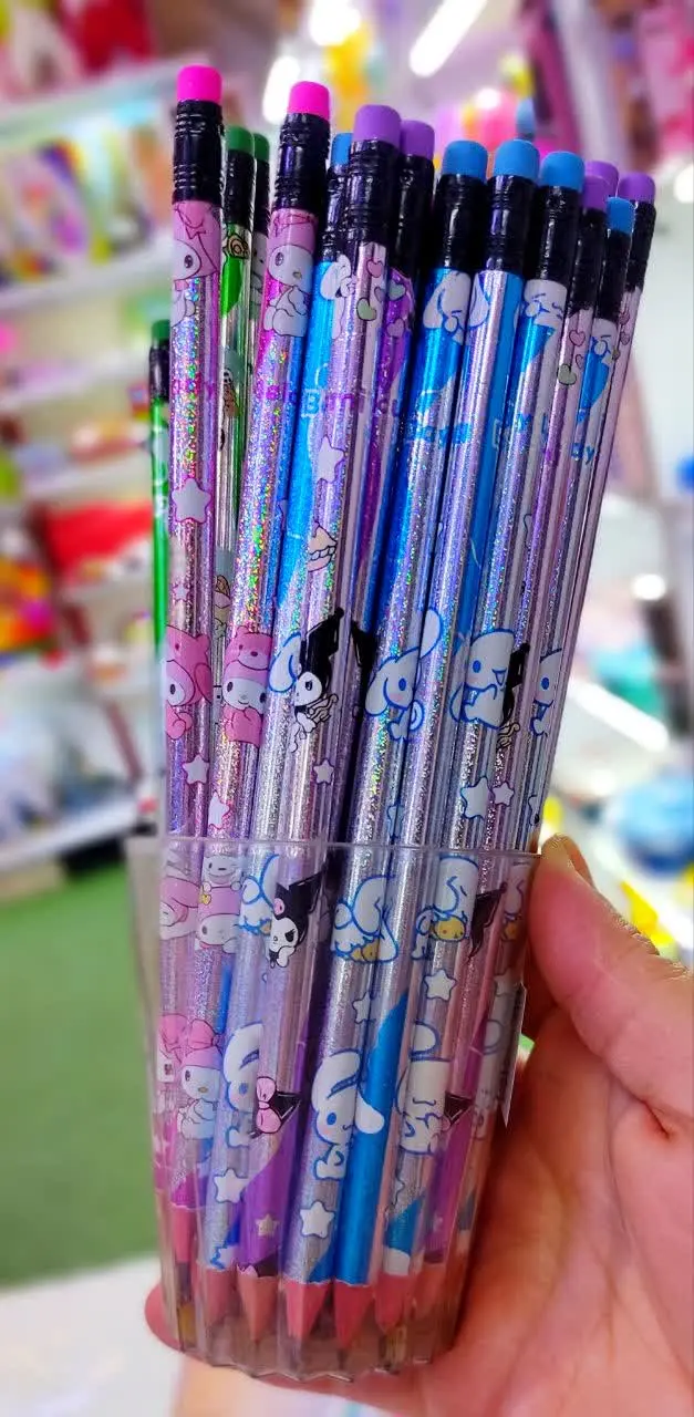 😊مداد سیاه بدنه شاین. طرح کرومی و دوستان. بسیار نرم و با کیفیت. بسته ۱۲ عددی😊
