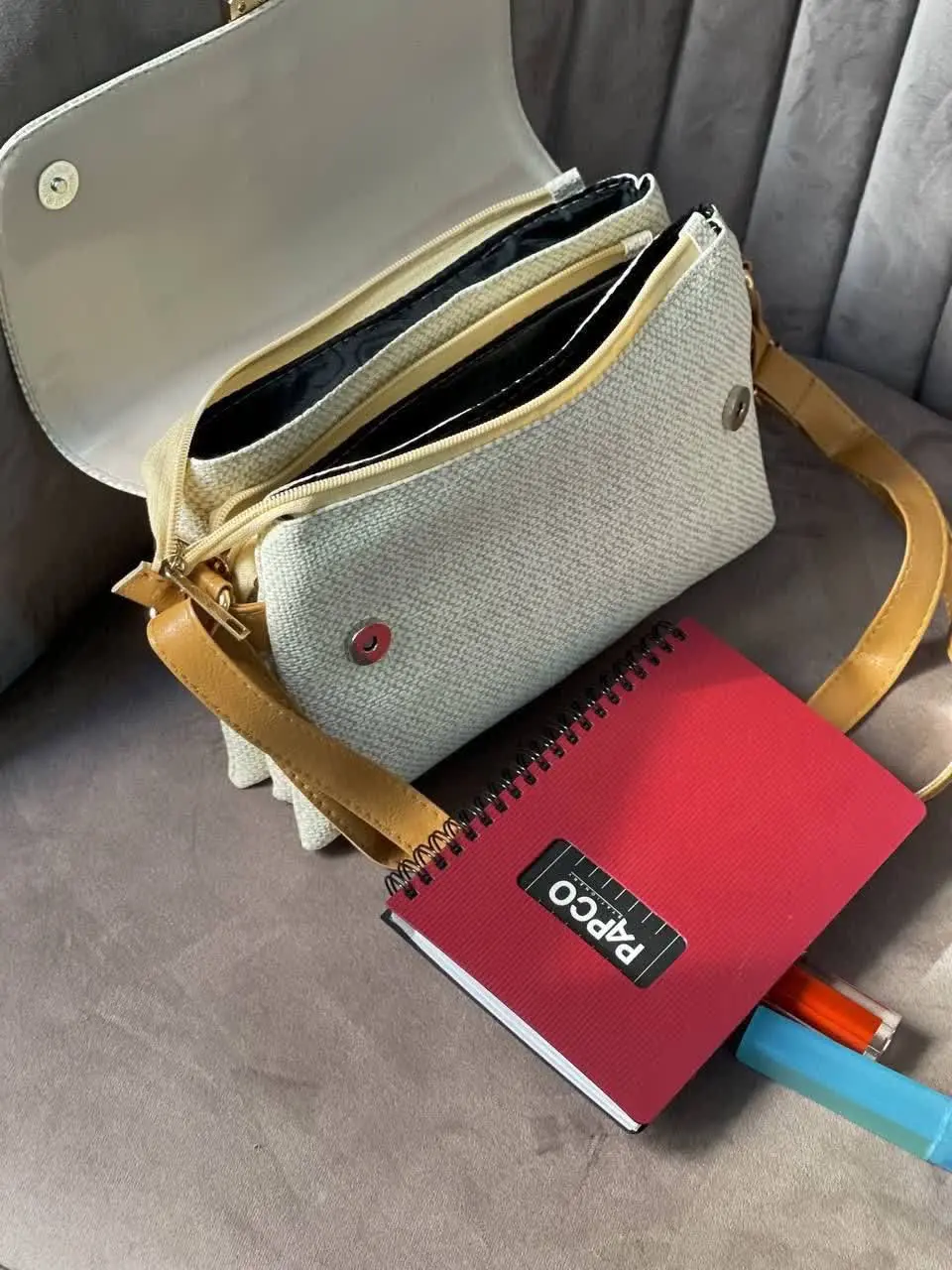 پاسپورتی کنفی
