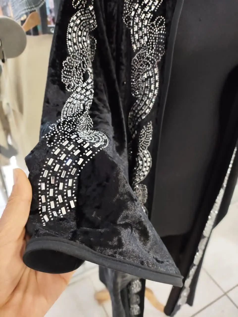 👚نام: پانچ عبایی نگین مارپیچی
